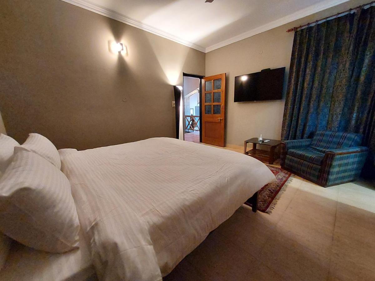 Mehar Villa 3Bhk With Private Cook, Garden, Views Kasauli Eksteriør billede