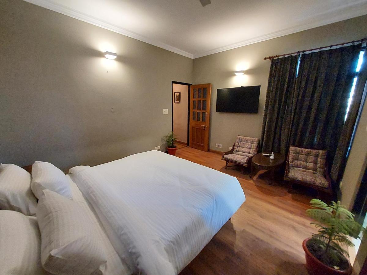 Mehar Villa 3Bhk With Private Cook, Garden, Views Kasauli Eksteriør billede