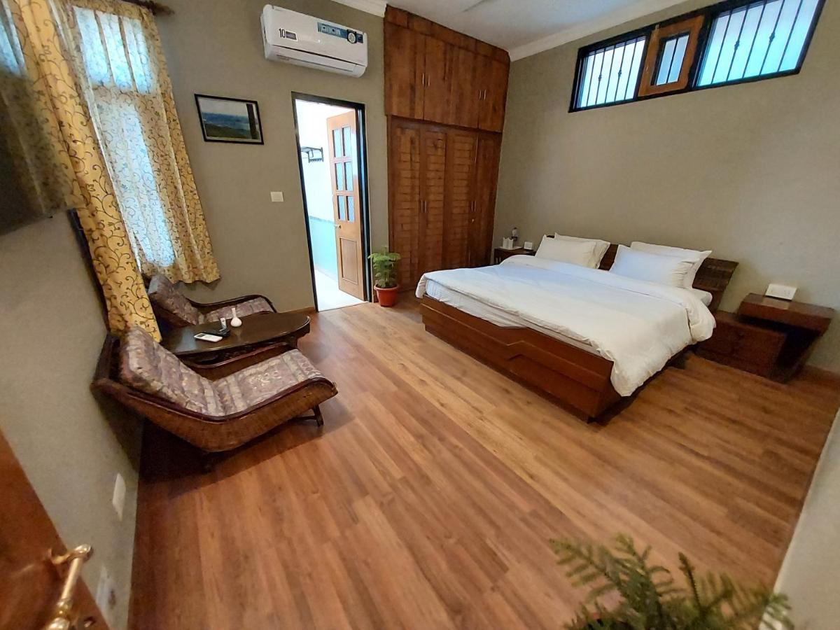 Mehar Villa 3Bhk With Private Cook, Garden, Views Kasauli Eksteriør billede