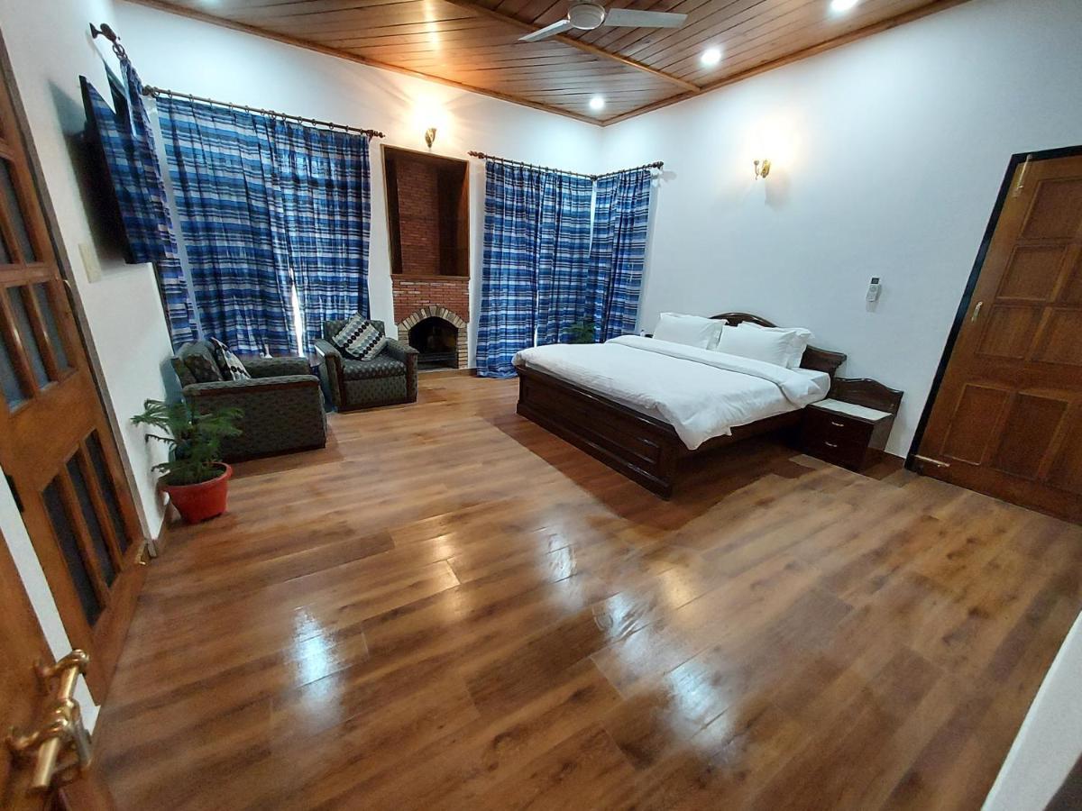 Mehar Villa 3Bhk With Private Cook, Garden, Views Kasauli Eksteriør billede
