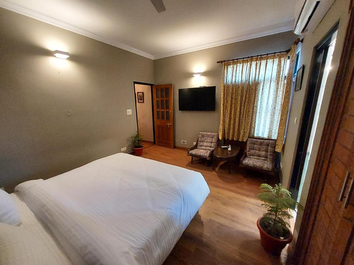 Mehar Villa 3Bhk With Private Cook, Garden, Views Kasauli Eksteriør billede