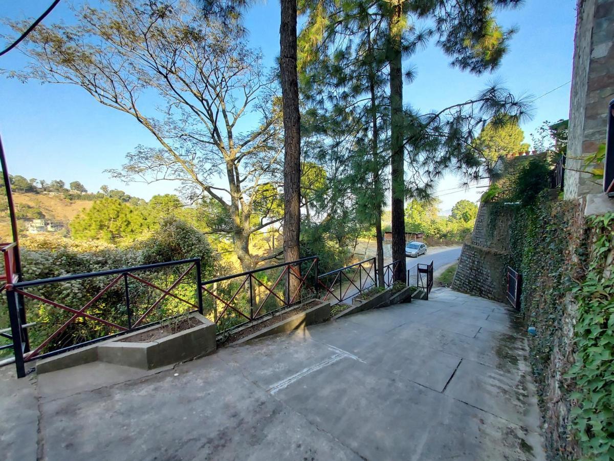 Mehar Villa 3Bhk With Private Cook, Garden, Views Kasauli Eksteriør billede