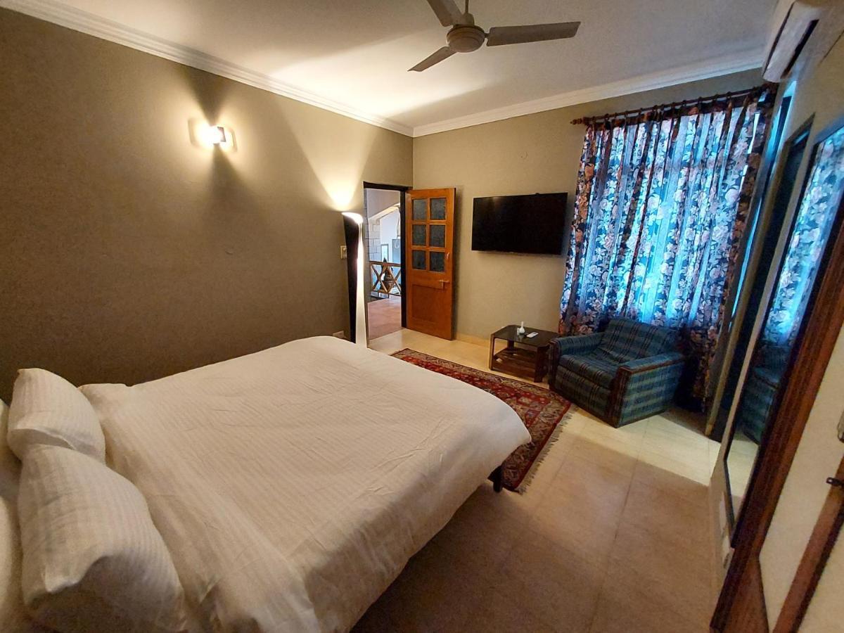 Mehar Villa 3Bhk With Private Cook, Garden, Views Kasauli Eksteriør billede
