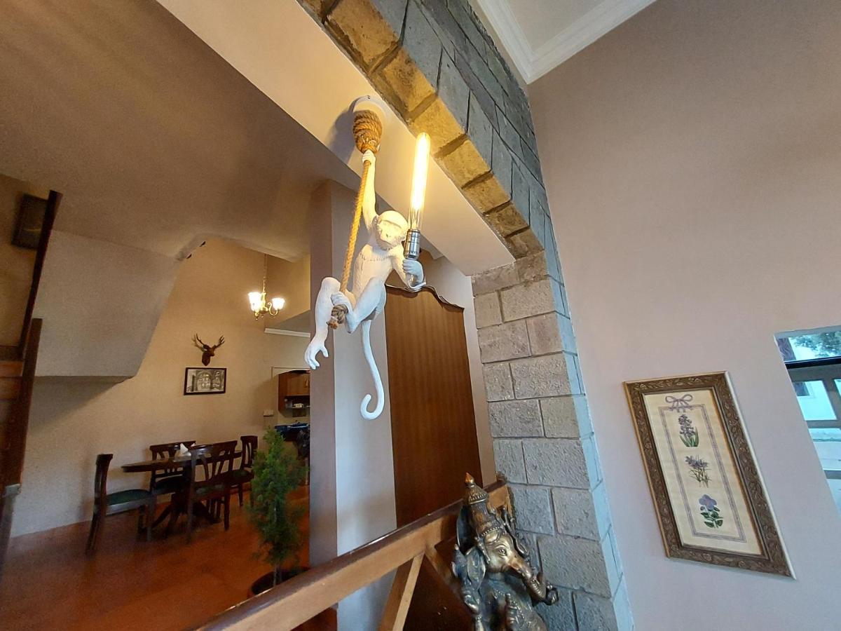 Mehar Villa 3Bhk With Private Cook, Garden, Views Kasauli Eksteriør billede