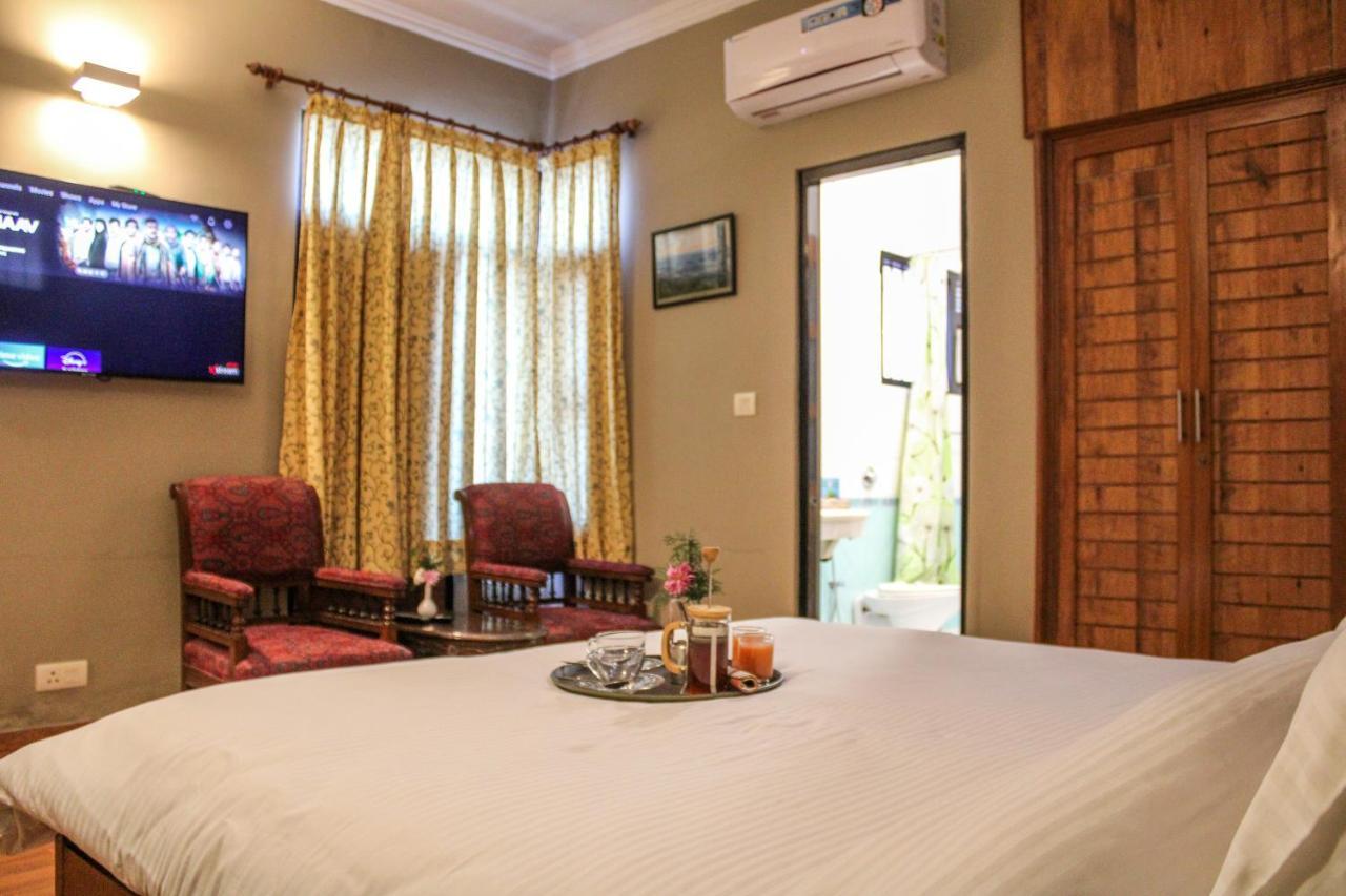 Mehar Villa 3Bhk With Private Cook, Garden, Views Kasauli Eksteriør billede