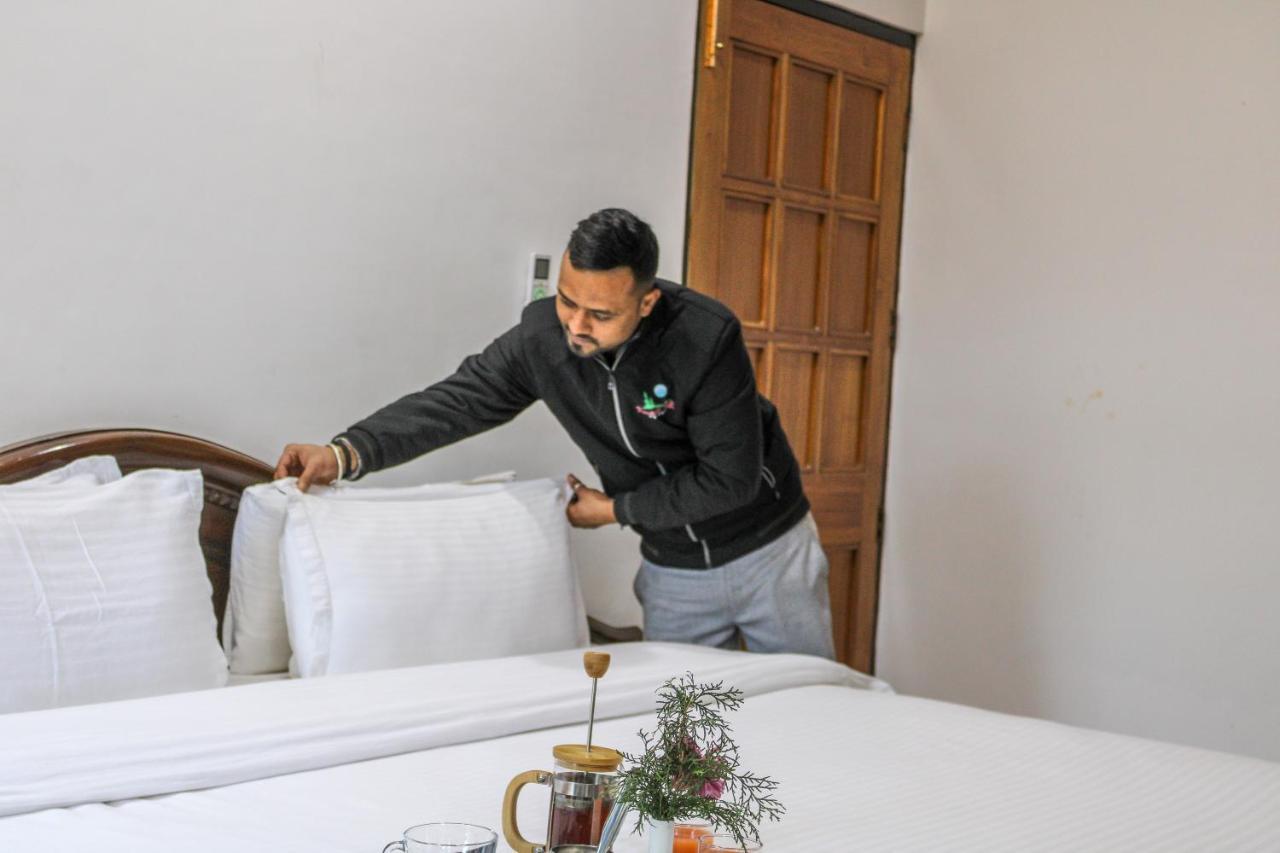 Mehar Villa 3Bhk With Private Cook, Garden, Views Kasauli Eksteriør billede